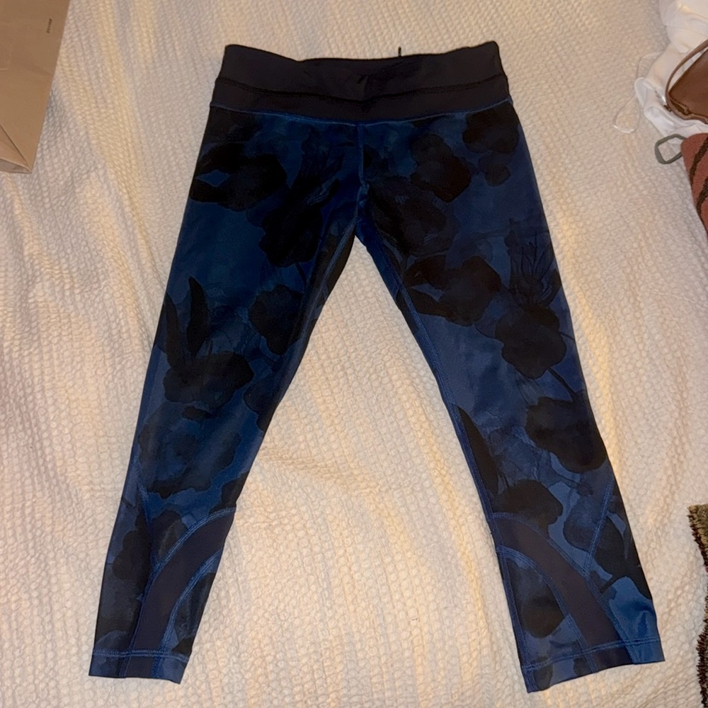 Lulus running leggings with pocket in back